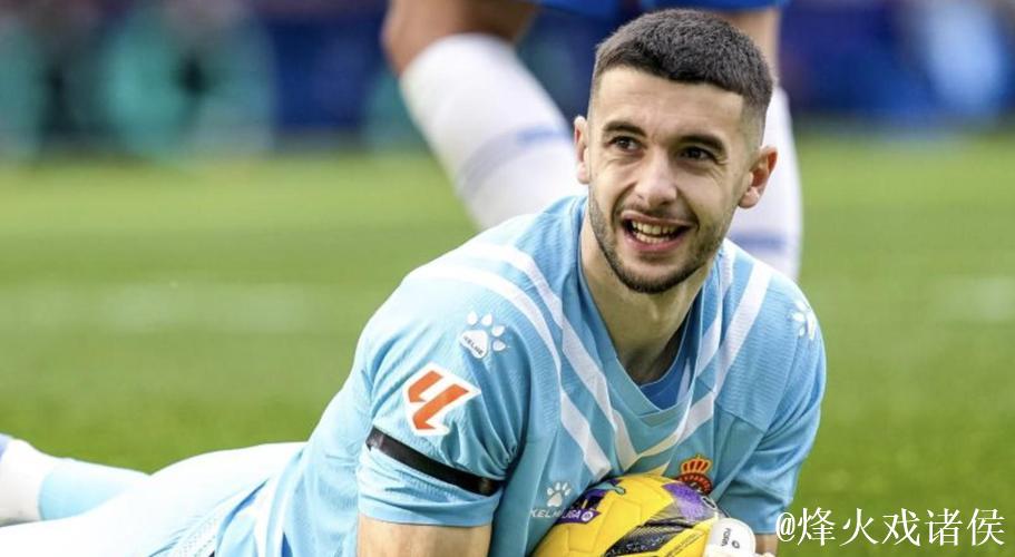 世体:霍安-加西亚因碰撞受伤,步态不稳,但可继续上场 世体:霍安-加西亚因碰撞受伤,步态不稳,但可继续上场